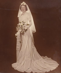 Photo of Una in her wedding dress