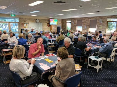 Photo people playing bridge