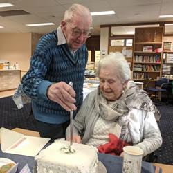 Photo of Colin and Una cutting the cake